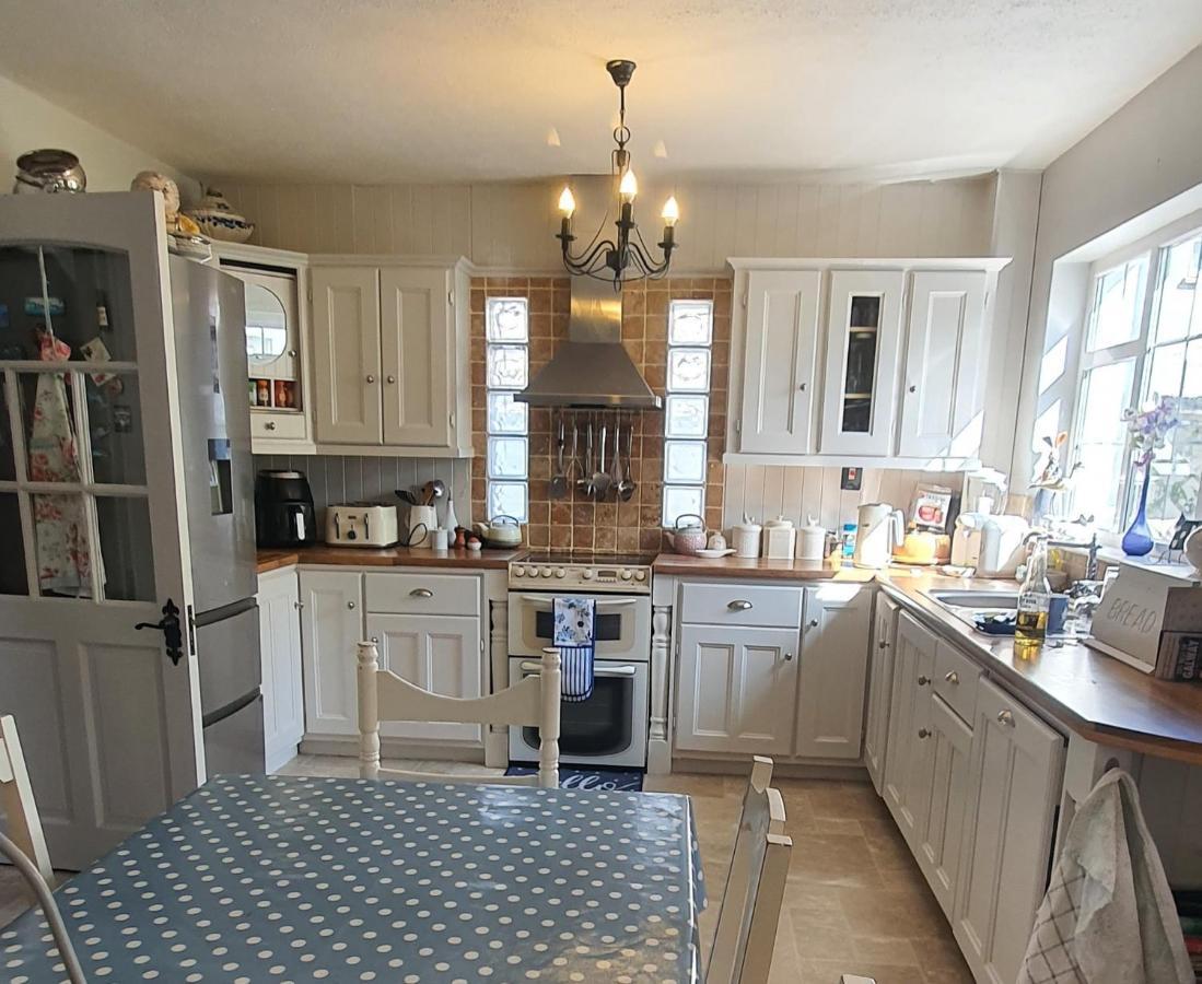 124 ,Castlelawn Heights, Headford Road Galway Homestay Экстерьер фото